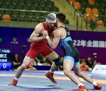 乐鱼体育 -摔跤超级杯掀起高潮，海滨雷豹队读秒扳平燕山雄狮队，高压逼抢奏功——赛季拐点或已出现(摔角狂热大赛40)