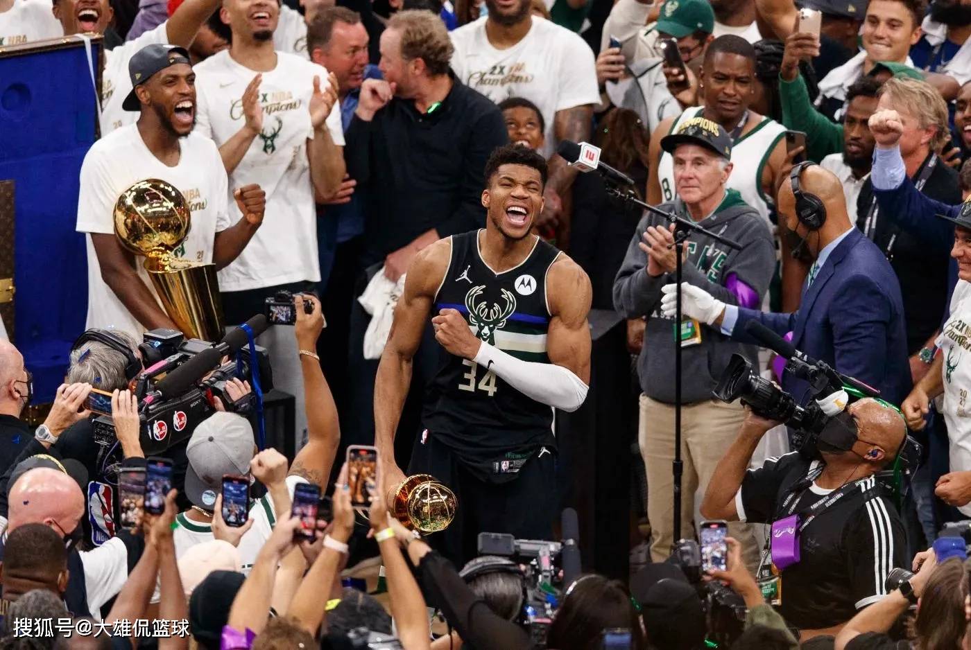 乐鱼体育 -关于欧联倒计时，密尔沃基雄鹿今晚单刀错失，细节引发关注，令人意外，更衣室氛围转暖的信息