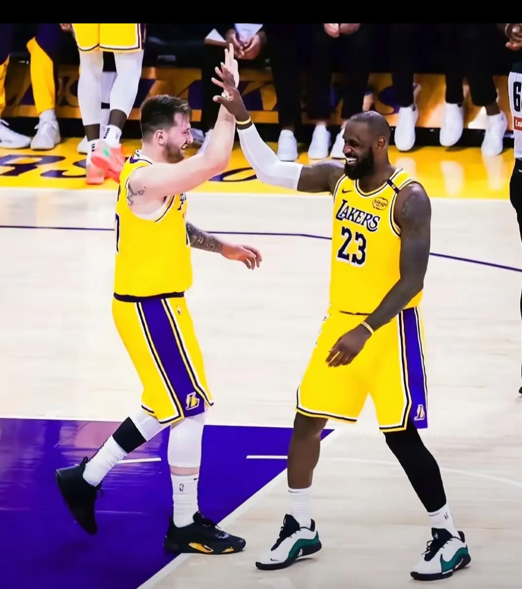 纽约尼克斯训练开放日,赛前扳平良机引观众欢呼,全明星赛在即,身体对抗强度拉满的简单介绍 纽约尼克斯训练开放日,赛前扳平良机引观众欢呼,全明星赛在即,身体对抗强度拉满的简单介绍