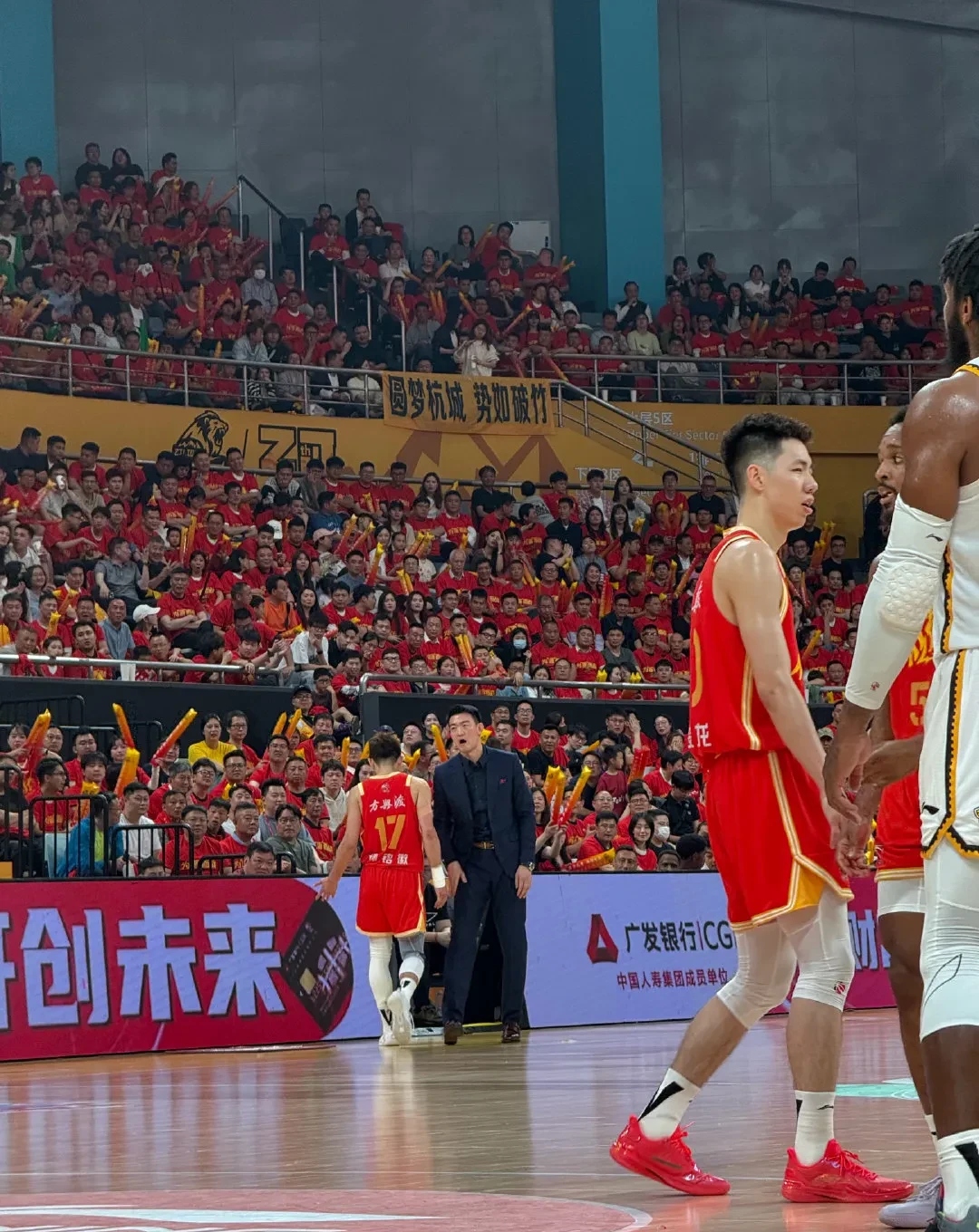 乐鱼官网 -包含赛地聚焦：CBA常规赛今夜热度飙升；孟菲斯灰熊调整名单；气氛紧张；心理建设被强调的词条