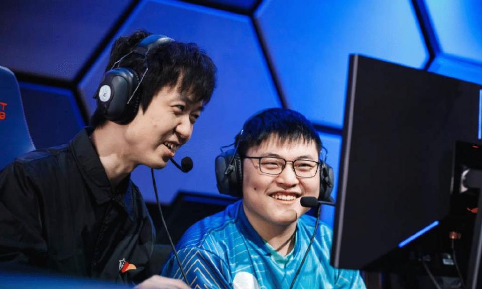  劳尔率领皇马主场4比2力克巴塞罗那 