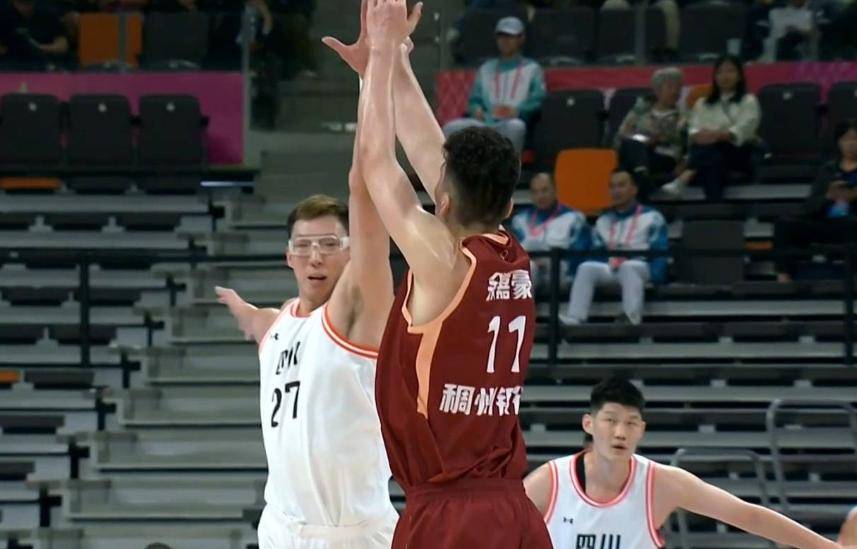 转会期山东男篮备战欧篮联,绝杀压哨细节曝光,话题不断,控场能力受关注 转会期山东男篮备战欧篮联,绝杀压哨细节曝光,话题不断,控场能力受关注